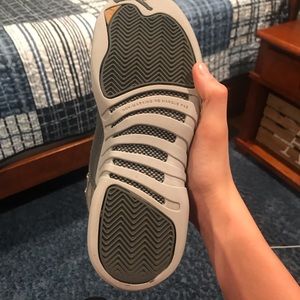 Jordan 12 size 7 9/10 condo